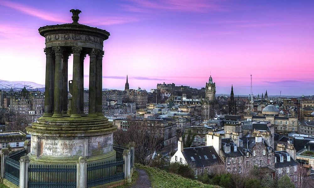 scotland-edinburgh-calton-hill-purple-sky-127607678